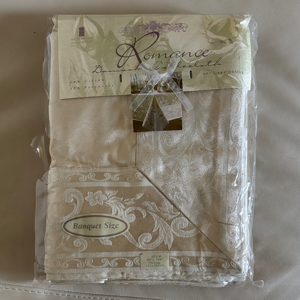 NWOT Gold Damask Banquet Tablecloth